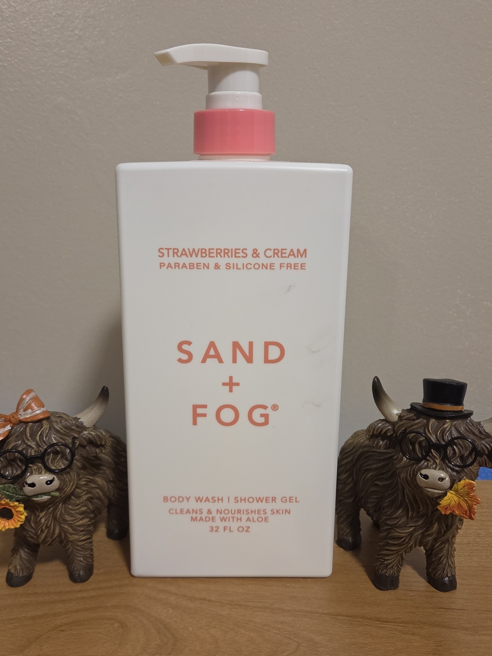 SAND + FOG Strawberries & Cream Body Wash - White/Pink